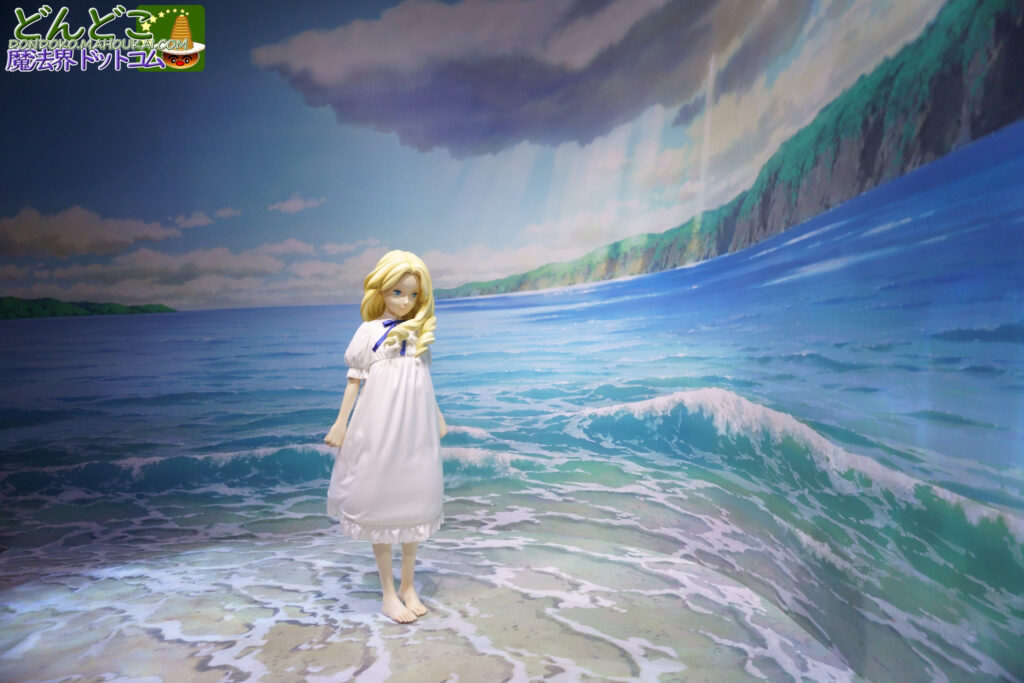 【写真撮影スポット】思い出のマーニー「海辺の砂浜でマーニーと一緒に」ジブリのなりきり名場面展