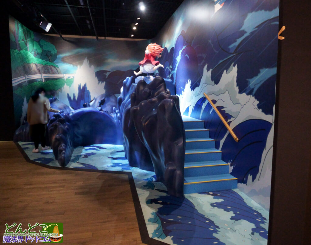 【写真撮影スポット】ジブリのなりきり名場面展 紹介 中央展示室「ジブリの大倉庫」ジブリパーク