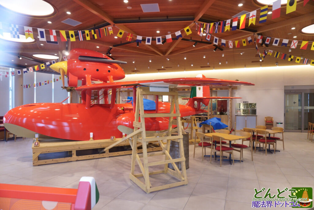 ロタンダ風ヶ丘営業時間外の店外からガラス越しにサボイア S-21を撮影!博記念公園 北口