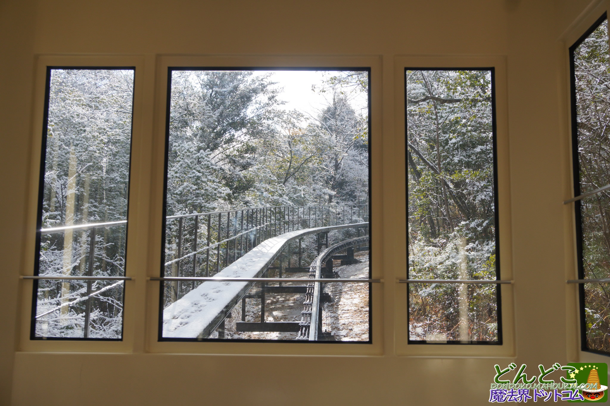 雪景色の「どんどこ森 山頂」行きスロープカー ジブリパーク  どんどこ森