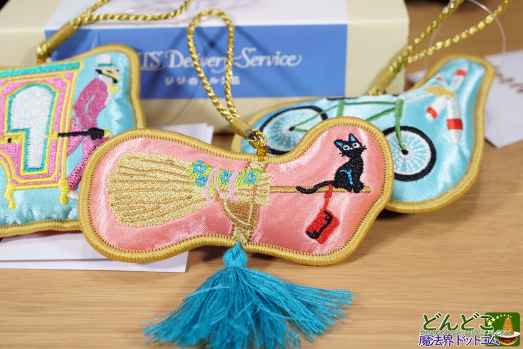 ジブリパーク 魔女の谷「13人の魔女団」グッズショップ 刺繍オーナメント メリーゴーランド　