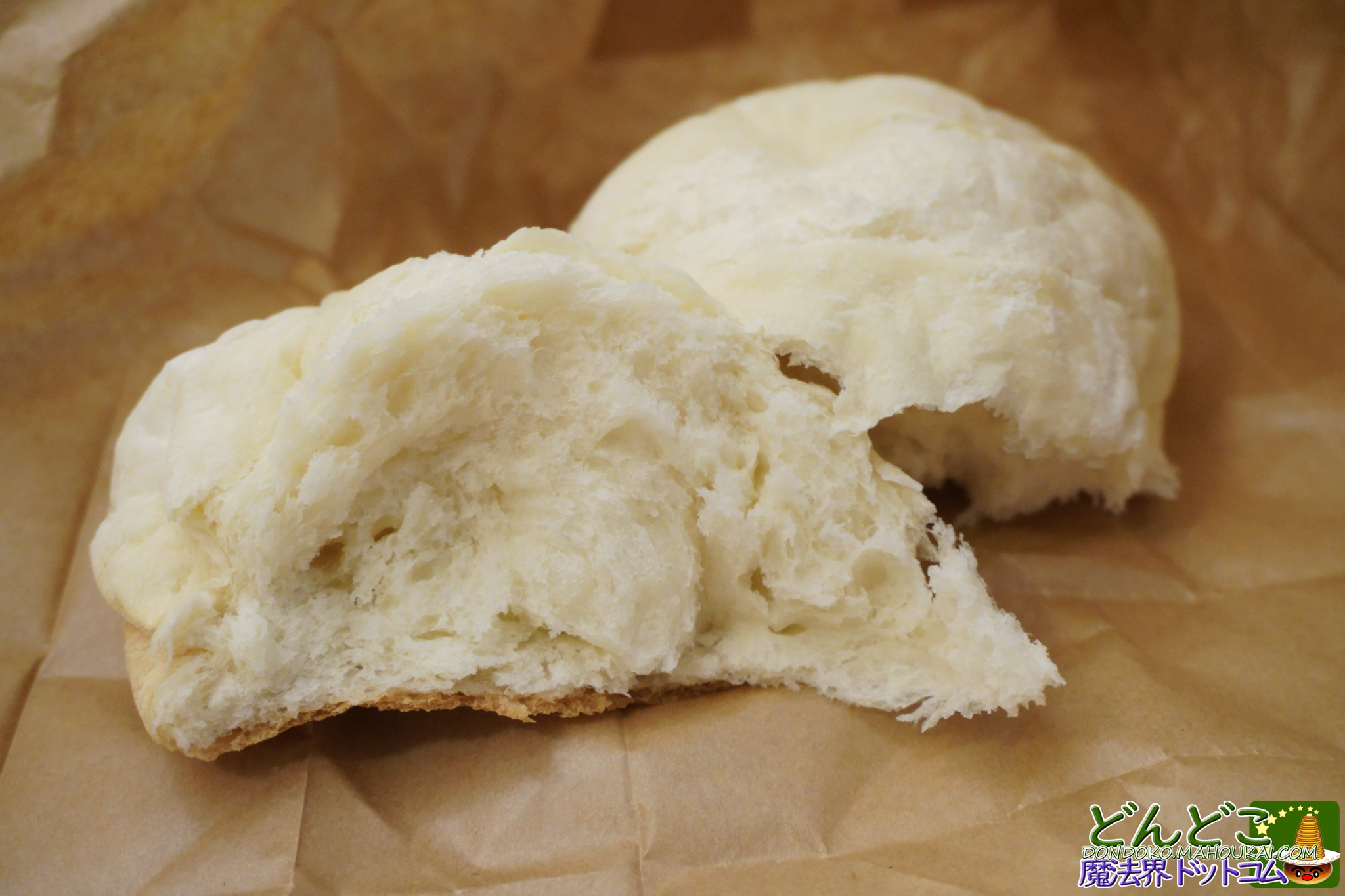 白パンを割った断面の写真｜グーチョキパン屋 魔女の谷 ジブリパーク