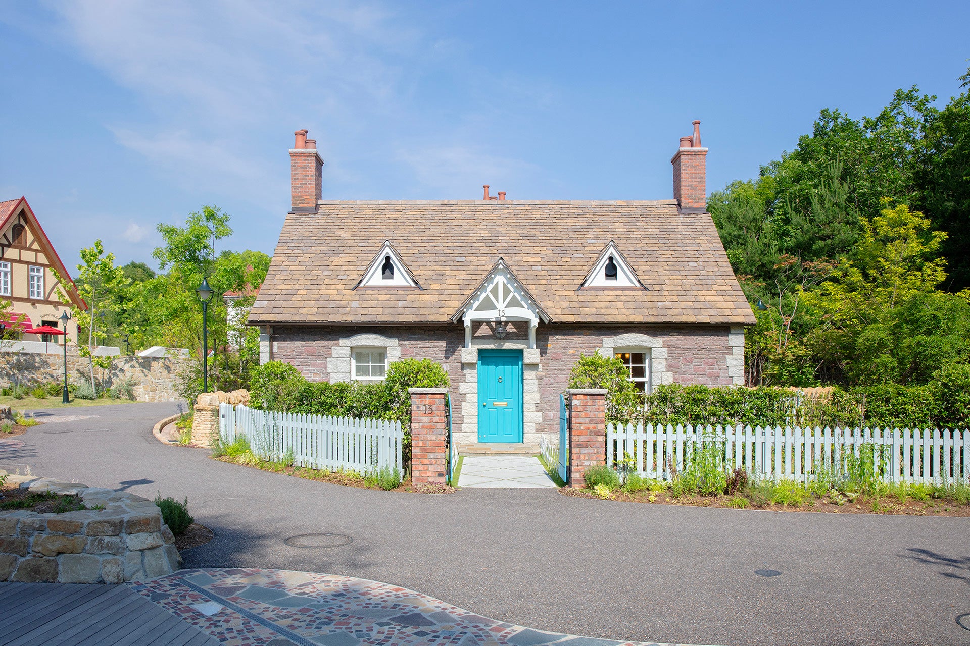 ジブリパーク「ハウルの城」「魔女の家」「オキノ邸」公式パンフレット発売 2026年2月28日（土）3月14日（土）4月29日（水）