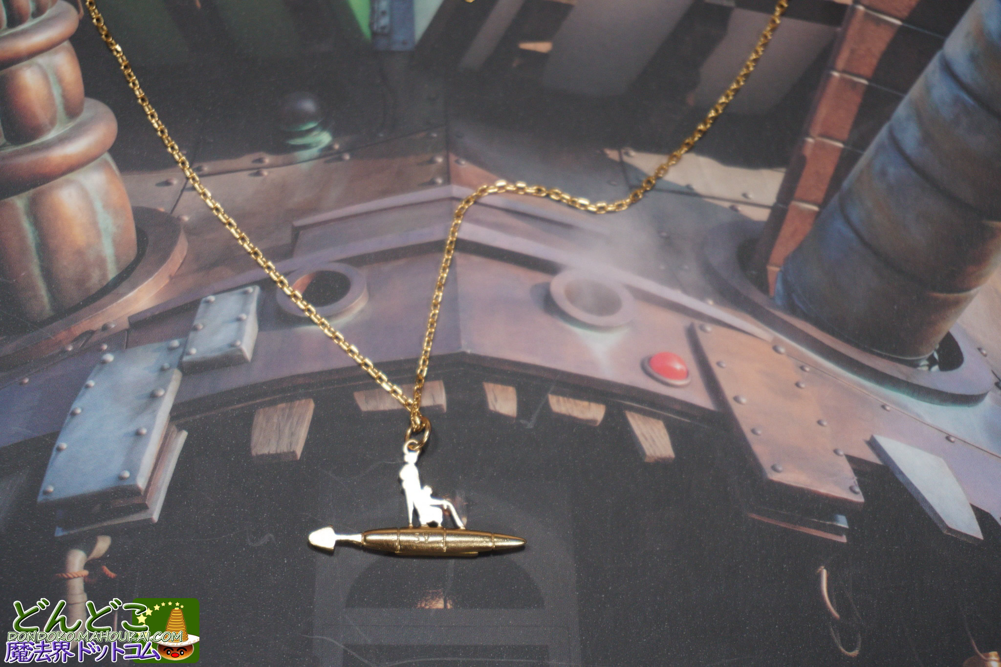 ハウルとソフィーのメリーゴーランド ネックレス　チャーム裏面｜魔女の谷 ジブリパーク限定アイテム